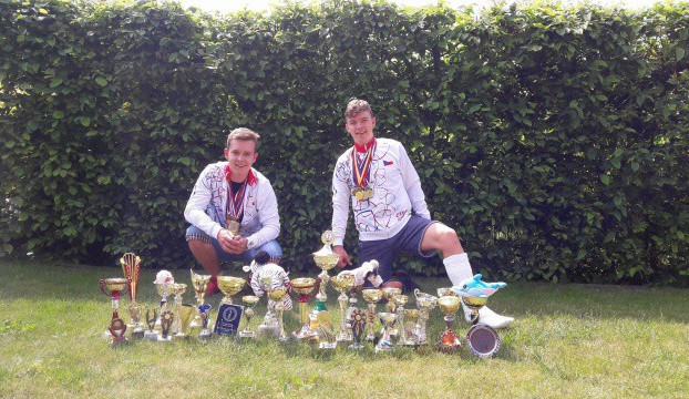 Rock’n’roll nás naučil chovat se k ženám, říkají mistři republiky Tomáš a Daniel Menšíkovi