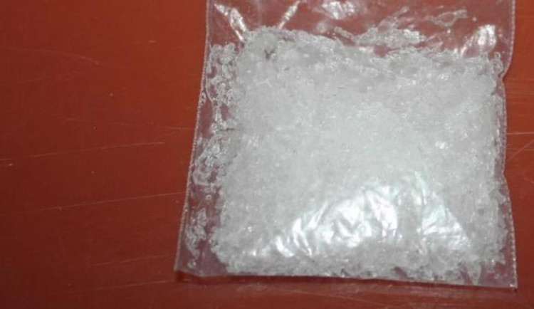 Na jihlavském autobusovém nádraží byl dopaden dealer pervitinu. Drogu přivezl z  Olomouce