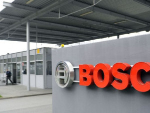 V jihlavské firmě Bosch začala vozit materiál souprava bez řidiče. Za den najezdí 60 kilometrů