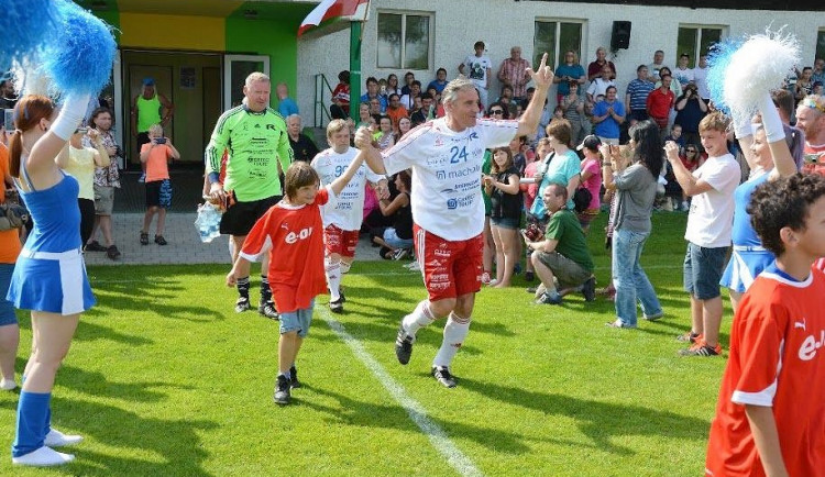 SOUTĚŽ: Ve Strunkovicích obují kopačky nejen hráči Motoru, ale i bratři Kotalíci, Štáfek či Šebrle