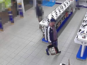 V City Parku byl ukraden notebook Lenovo. Policie pátrá po muži na fotografiích