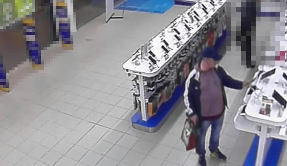 V City Parku byl ukraden notebook Lenovo. Policie pátrá po muži na fotografiích