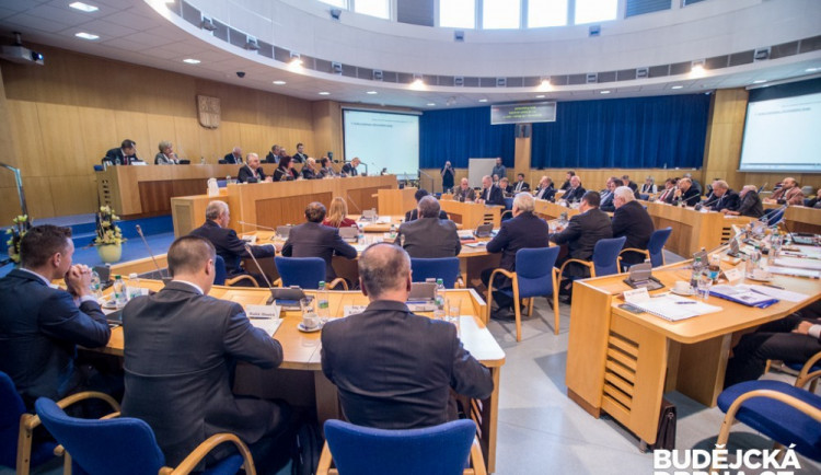 Jihočeské nemocnice změnou systému řízení i odměňování ušetří čtyřiadvacet milionů korun