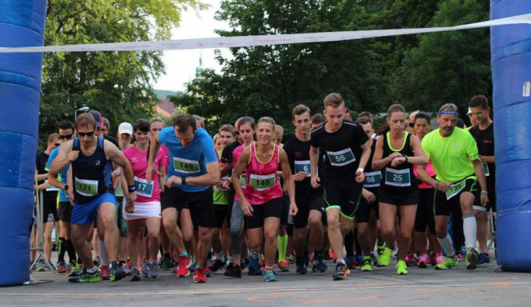 Horká středa patřila v Jihlavě Olympijskému běhu. Na start se postavilo 402 závodníků