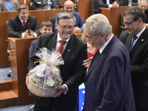 Prezident Miloš Zeman dorazil na Vysočinu. V Jihlavě ho vítaly pověstné trenýrky