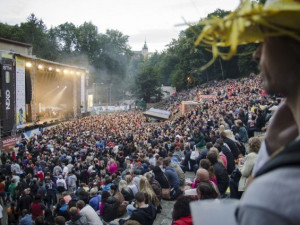 První pivo na Vysočina Festu za korunu! Návštěvníci využijí aplikaci k bezhotovostním platbám