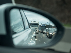 Nový obchvat na tahu I/34 u Pelhřimova budou moci řidiči využívat od srpna