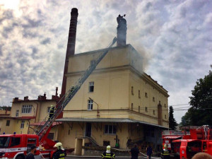 FOTO: Hasiči likvidovali požár v pivovaru Poutník, škoda se vyšplhala na 750 tisíc korun