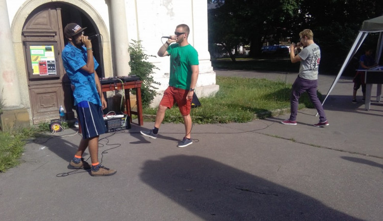 Jihlavské Smetanovy sady ožily hiphopem. Léto bez koruny láká také na další akce
