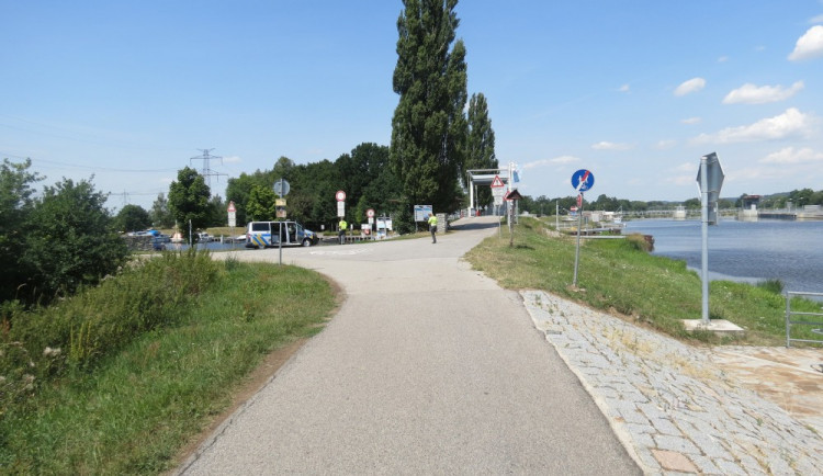Bruslařka při srážce s cyklistou na elektrokole utrpěla těžkou újmu na zdraví