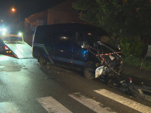 Dodávka kapely Wohnout se při cestě z Benátské! střetla s autobusem