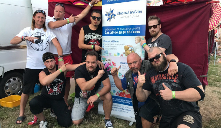 Kapela Walda Gang nově pomáhá Nadačnímu fondu Šťastná hvězda. Vybírají peníze pro nemocného Bedříška
