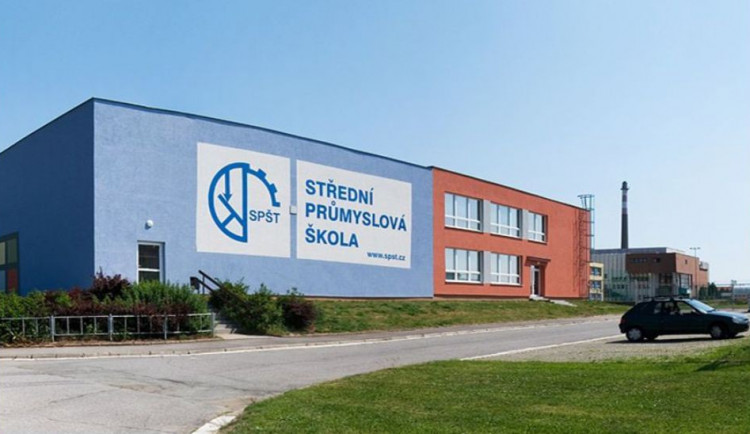 V Třebíči úřad prověří, zda při bourání střední průmyslové školy neunikl azbest