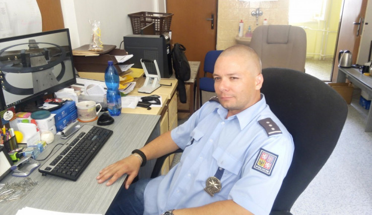 POVODNĚ 2002: Ze silnice byla šestimetrová řeka, vzpomíná policista na službu ve Stožci