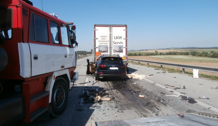Na dálnici D1 zemřel řidič osobního auta. Nehoda zastavila provoz směrem na Prahu
