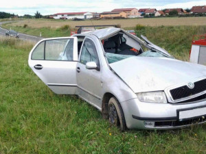 FOTO: Osobní auto bouralo u Bohdalova. Nehoda si vyžádala zásah hasičů a čtyři zraněné