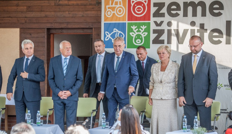 VIDEO: Prezident Zeman zahájil výstavu Země živitelka, pochlubil se obnovou rybníku