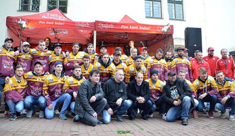 Představení týmu, autogramiáda, bohatý doprovodný program. Pro fanoušky Dukly se v pátek koná Fans Day