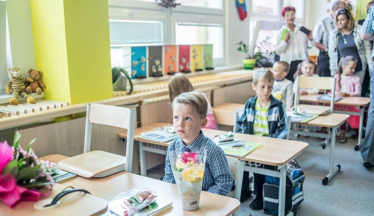 Jihočeská hejtmanka zahájí nový školní rok v petříkovské dvoutřídce