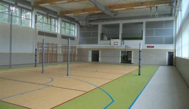Studentům v Třebíči slouží nová tělocvična. Je ekologická s minimálními provozními náklady