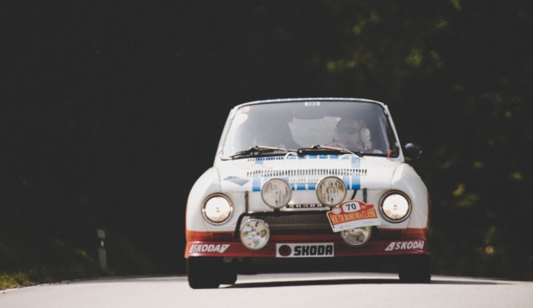 FOTO: Nablýskané vozy projely jižními Čechami v rámci rallye South Bohemia Classic