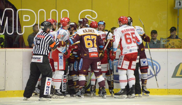 Druhý domácí zápas už výhru nepřinesl. Dukla Jihlava prohrála s Třincem 0:2