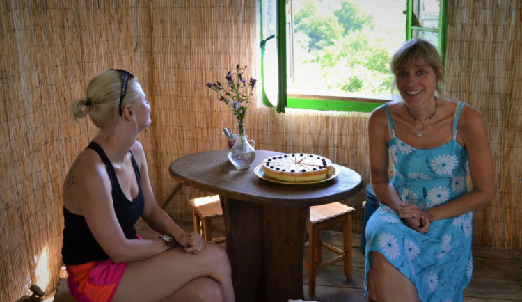 Helena Kovářová (vpravo)