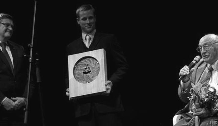 Míla Brtník (vpravo) při předávání  Nejvyššího ocenění Kraje Vysočina