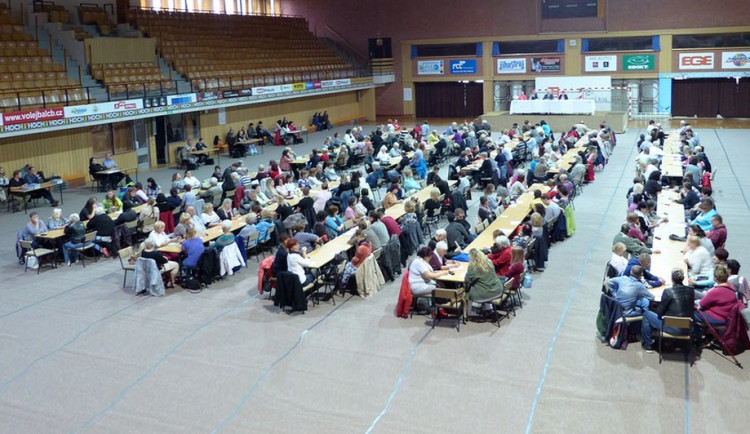 Do budějckých okrskových volebních komisí v říjnu usedne devět stovek lidí