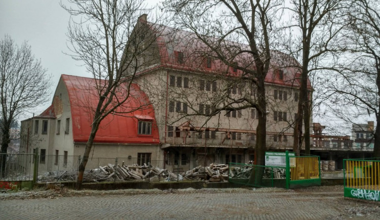 Stoletá sýpka v centru Jihlavy se bourat nebude. Asi se promění v kanceláře a obchody