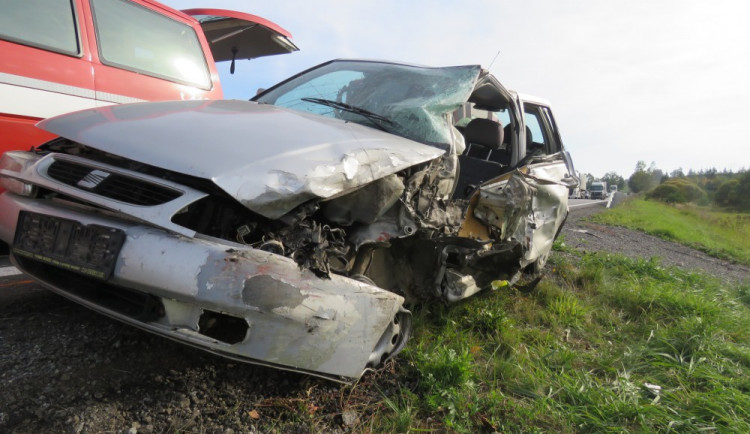 U Vílance se čelně střetla dvě auta. Jednoho z řidičů transportoval vrtulník do Brna