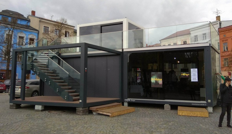 FOTO: Otevírá se Maják, festivalové centrum na Masarykově náměstí