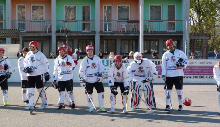 Hokejbalistům SK Jihlava se daří. Po sedmi výhrách v řadě zajíždějí na hřiště silné Poličky
