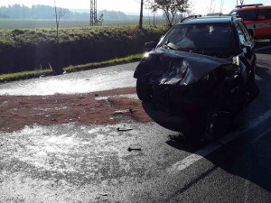 U Štoků došlo k vážné nehodě, srazila se dvě auta s dodávkou. Zranilo se celkem osm lidí