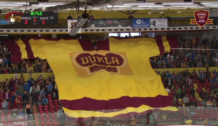 Hokejový megadres je opět v pořádku. Na opravu fanoušci poslali téměř třicet tisíc korun