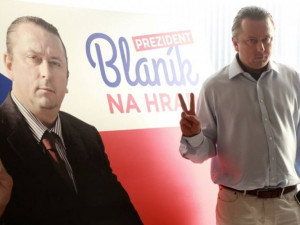Fiktivní prezidentský kandidát Blaník slíbil lidem máslo