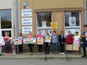 FOTO + VIDEO: Škola v Dolní Cerekvi slaví výročí. Občerstvení na oslavy připravili sami žáci