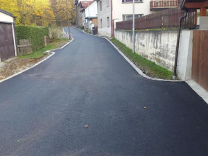 Další bezbariérové zastávky, nové asfaltové povrchy. Jihlavská radnice na podzim nezahálí