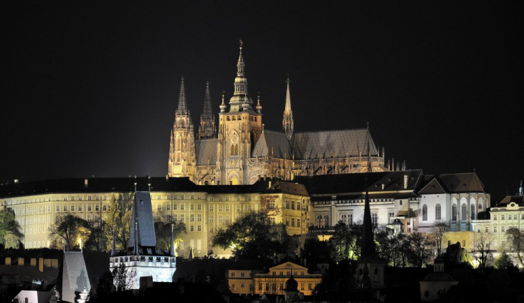 Do boje o Hrad se zatím vážně zapojilo dvanáct kandidátů