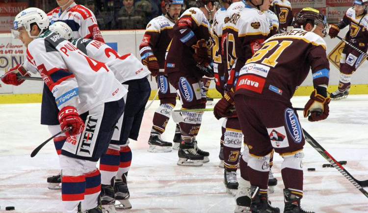 K vítězství bylo blízko! Dukla však z utkání proti Pardubicím bere jen bod
