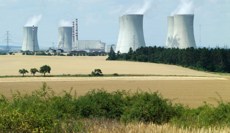 Dukovanská elektrárna neplánovaně snížila výkon čtvrtého bloku kvůli kontrole zařízení