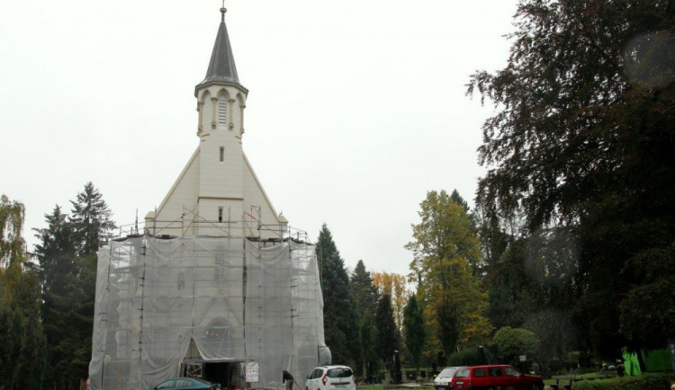 Jihlavská radnice nechala opravit kapli Nanebevstoupení Páně na ústředním hřbitově