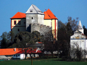 Na hradech Roštejn a Kámen skončila turistická sezona. Kolik lidí prošlo jejich branami?