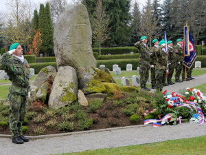 Jihlava si 11. listopadu na ústředním hřbitově připomněla válečné veterány