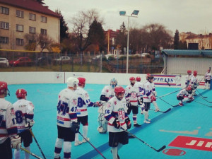 Hokejbalistům Flyers nestačila v městském derby střelecká převaha, béčku SK podlehli 1:4