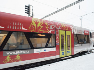 Vlakem i autobusem s jednou jízdenkou. Kraj by mohl mít nový systém dopravy od roku 2019