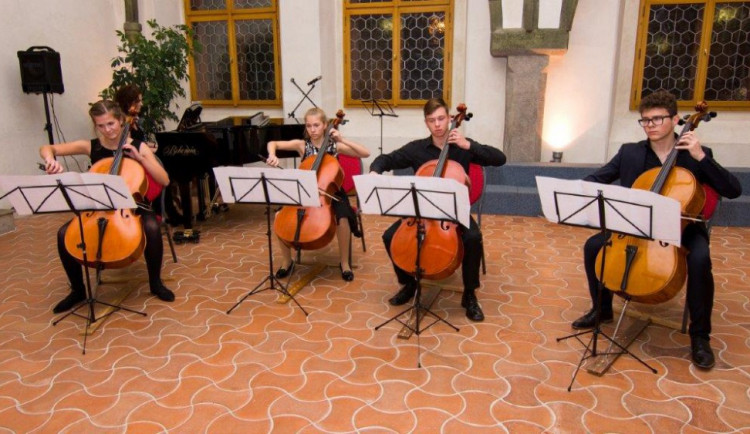 Mezinárodní setkání mládeže v Jihlavě vyvrcholí Mírovým koncertem v Horáckém divadle