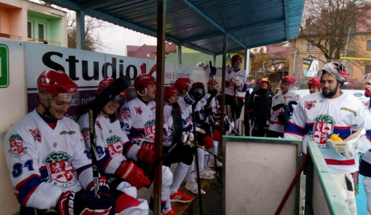 Rezerva SK Jihlava zdevastovala Tišnov čtrnácti góly a vede Moravskou hokejbalovou ligu