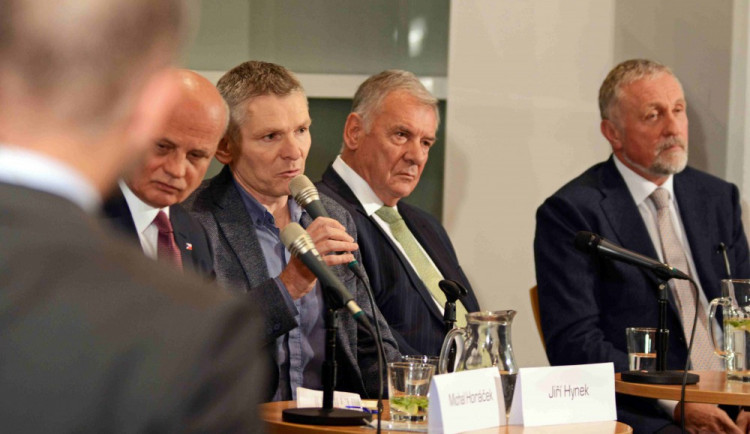 Do prezidentských voleb půjde devět očekávaných kandidátů. Potvrdilo to ministerstvo vnitra