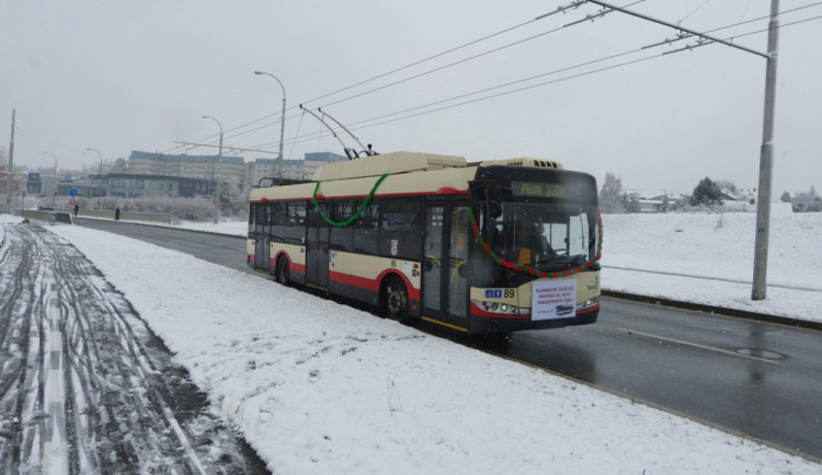 V Jihlavě pojedou trolejbusy Vrchlického ulicí. První zájemce svezli už dnes